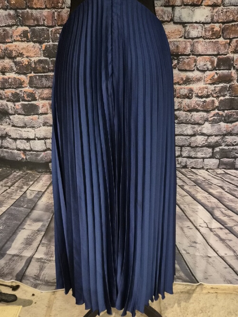Abercrombie & Fitch Navy Plunging Pleated Maxi Dress - Picture 10 of 10